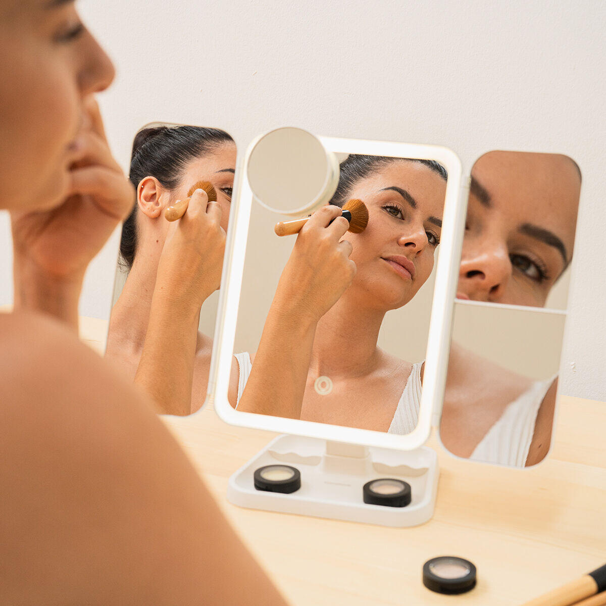 Espejo de Maquillaje Tríptico Recargable con Aumento y Luz LED Miled InnovaGoods